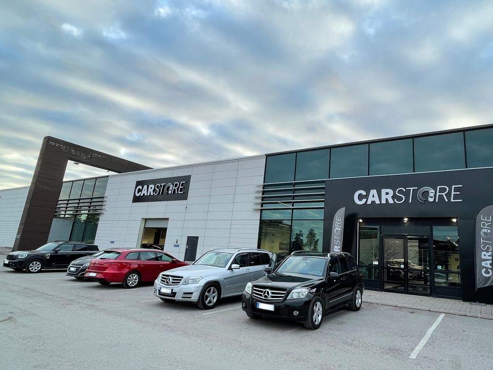 Carstore avasi näyttävän vaihtoautojen myymälän Vantaanporttiin