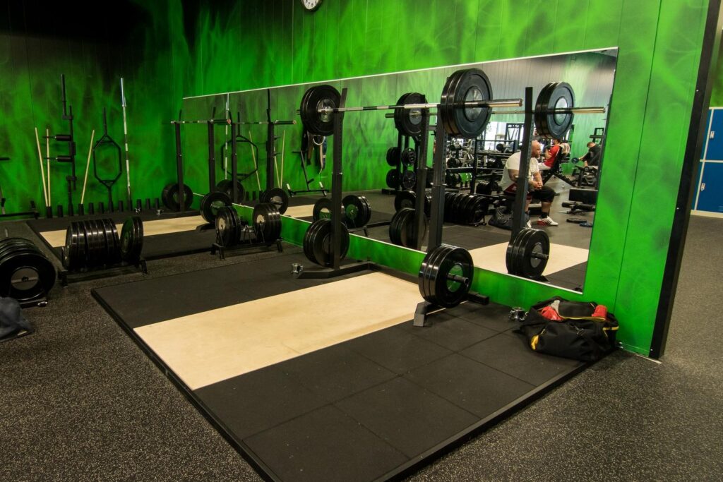 Pakkala Gym -kahden kaveruksen monipuolinen kuntosali Vantaanportissa